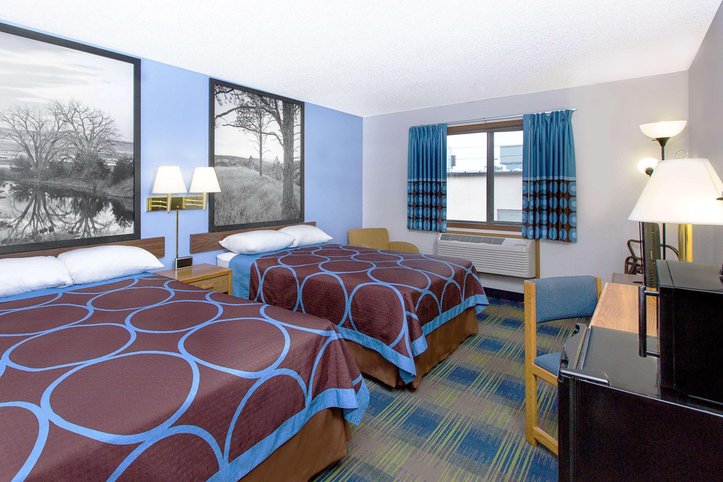 Super 8 by Wyndham Columbus Motel Bagian luar foto