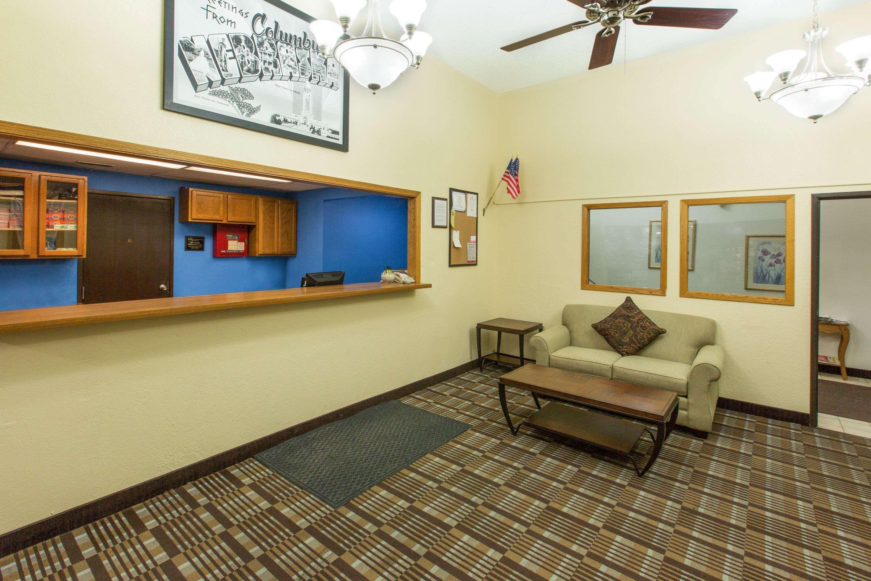 Super 8 by Wyndham Columbus Motel Bagian luar foto