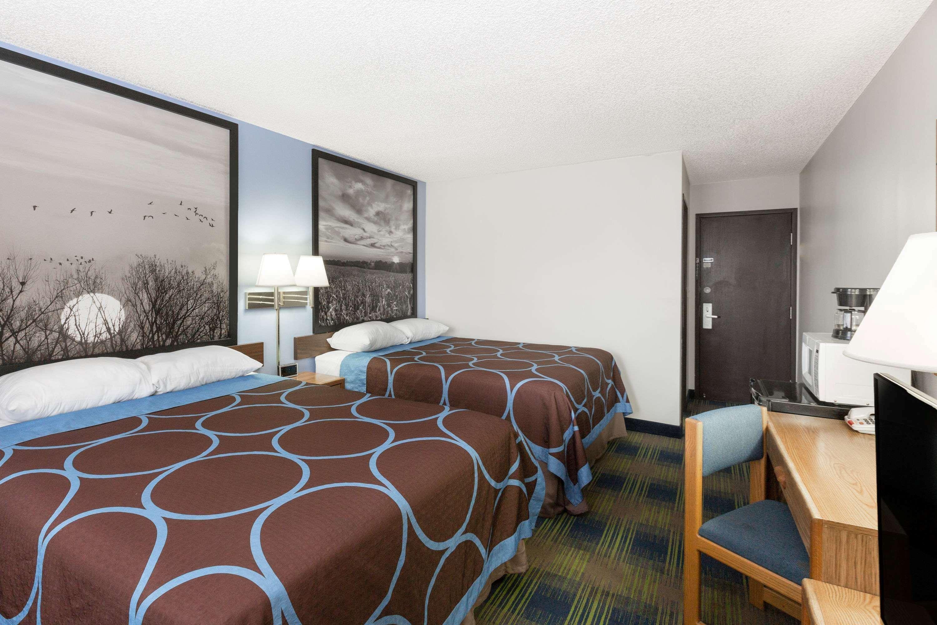 Super 8 by Wyndham Columbus Motel Bagian luar foto